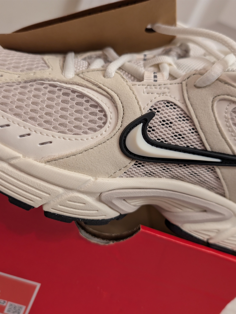 Nike V5 RNR - Cream White! Size 6 Women Or 4.5 Men - Picture 2 of 6